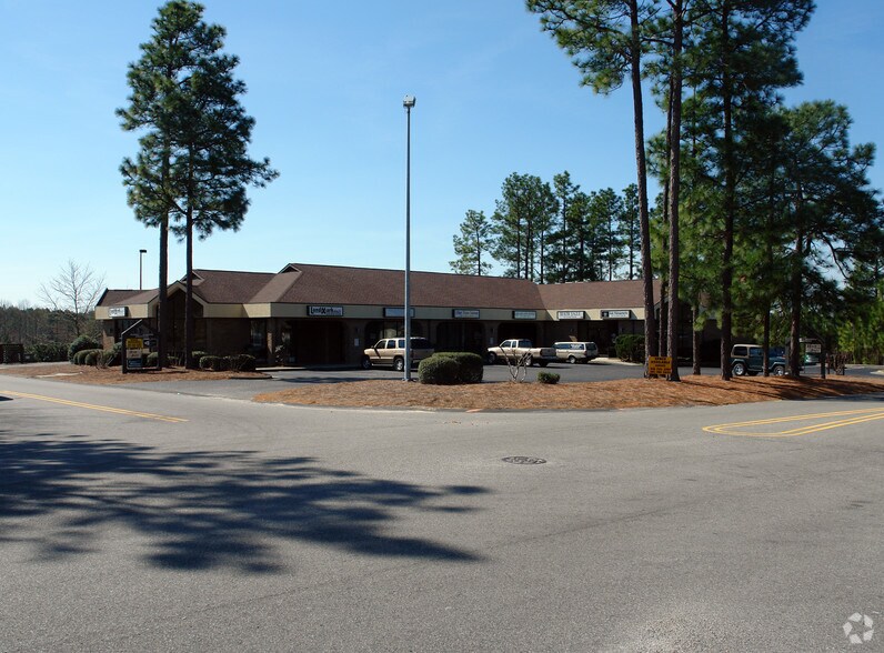 206-216 Commerce Ave, Southern Pines, NC à louer - Photo de l’immeuble – Image 1 sur 11
