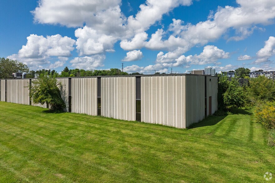 3560 Hoffman Rd E, Vadnais Heights, MN à vendre - Photo de l’immeuble – Image 3 sur 4