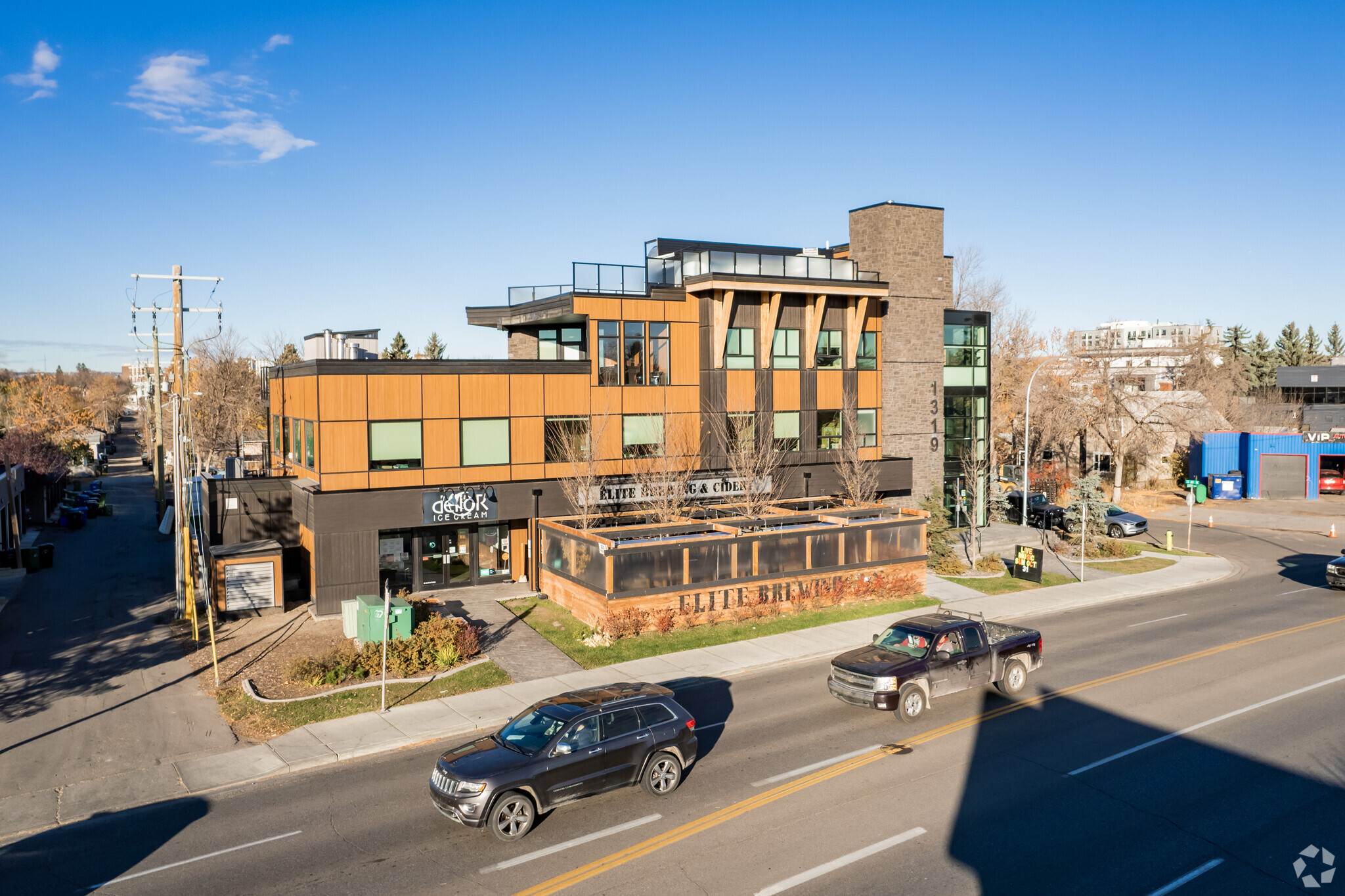 1319 Edmonton Trl NE, Calgary, AB à louer Photo principale– Image 1 sur 6