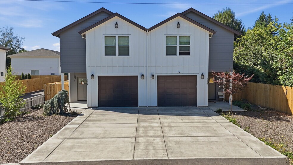 972 Walnut St, Kelso, WA à vendre - Photo de l’immeuble – Image 3 sur 48