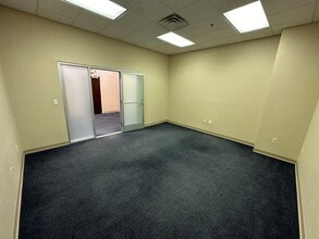 6085 W Twain Ave, Las Vegas, NV à louer Photo intérieure– Image 2 sur 16