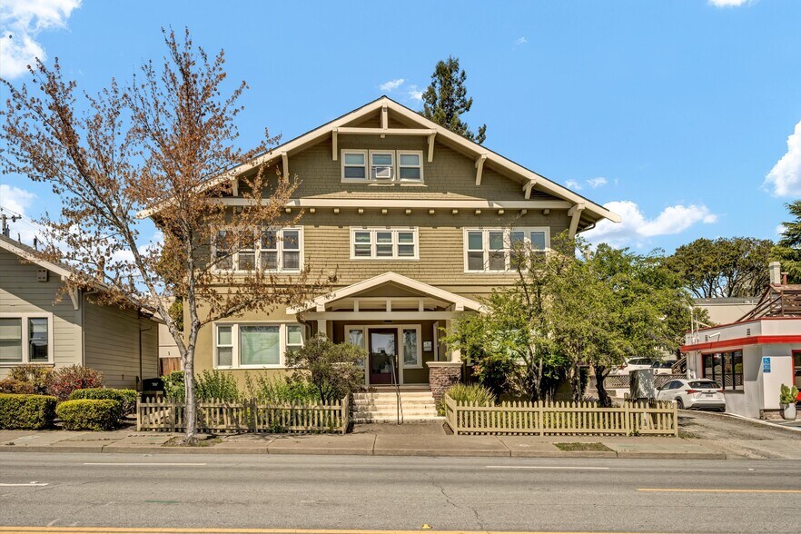312 Washington St, Petaluma, CA à vendre - Photo de l’immeuble – Image 1 sur 12