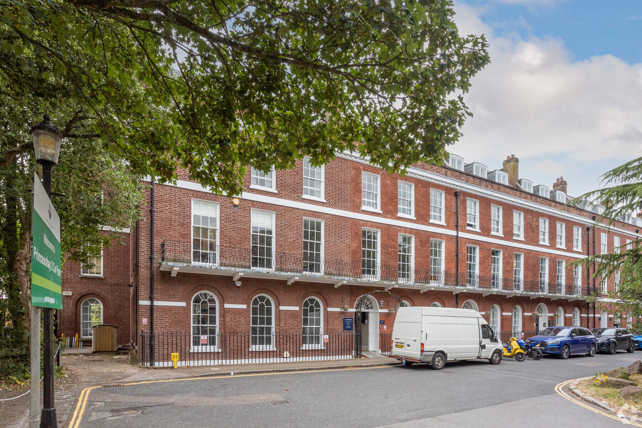 11-15 Dix's Field, Exeter à louer Photo principale– Image 1 sur 17