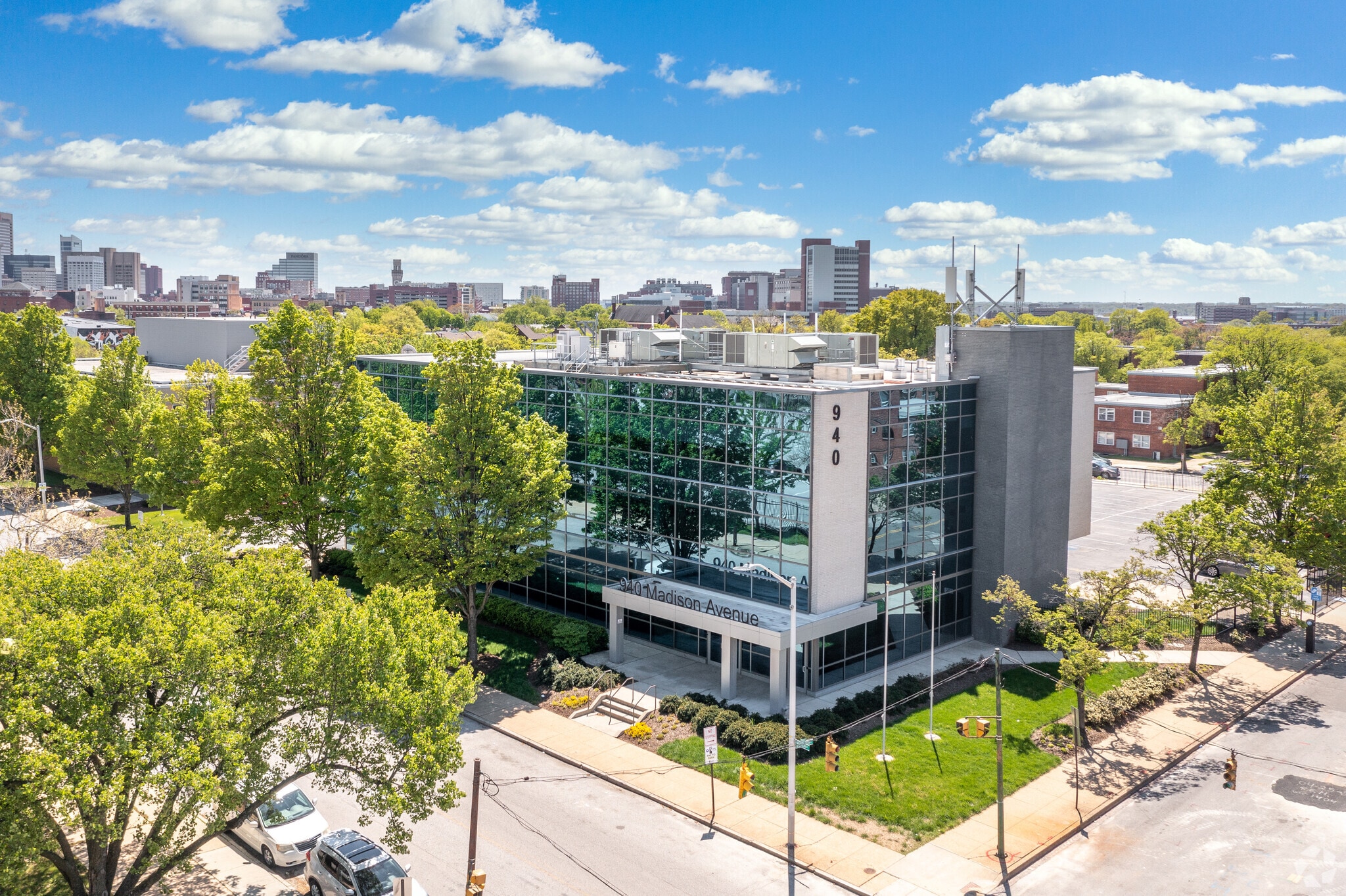 940 Madison Ave, Baltimore, MD à louer Photo principale– Image 1 sur 6