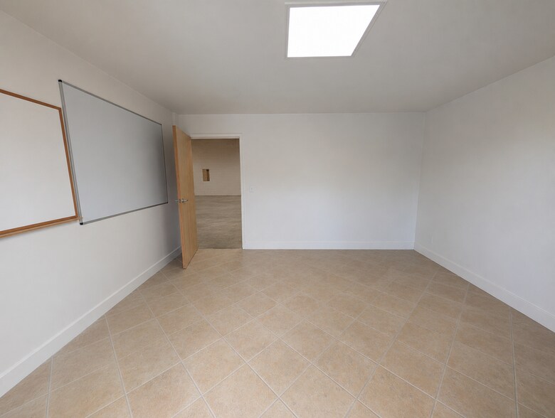 3754 N Mission Rd, Los Angeles, CA à louer - Photo de l’immeuble – Image 3 sur 7