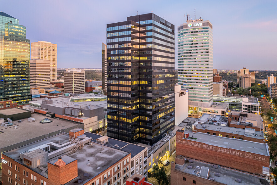 10130 103 St NW, Edmonton, AB à louer - Photo de l’immeuble – Image 1 sur 7