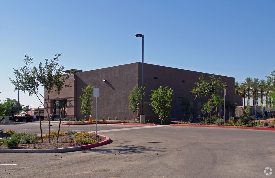 4740 S 48th St, Phoenix, AZ à vendre - Photo de l’immeuble – Image 2 sur 3