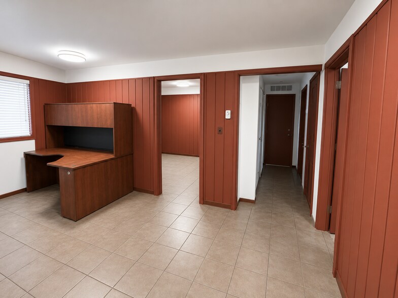 12205 116th Ave, Surrey, BC à vendre - Photo de l’immeuble – Image 3 sur 14