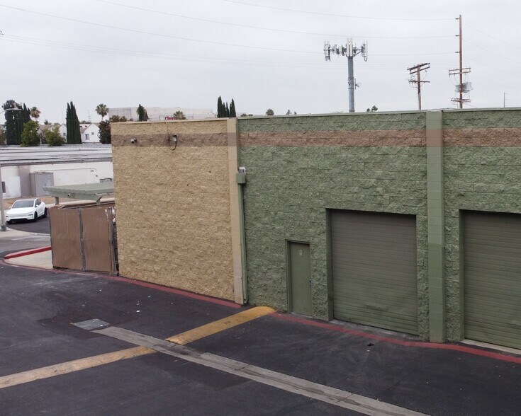 9340 Corbin Ave, Northridge, CA à louer - Photo de l’immeuble – Image 2 sur 12
