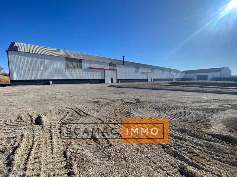 Local d’activités dans Manosque à louer - Photo de l’immeuble – Image 2 sur 4