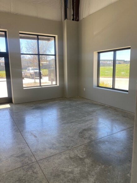 912-914 E Warren St, Gardner, KS à louer - Photo intérieure – Image 3 sur 8