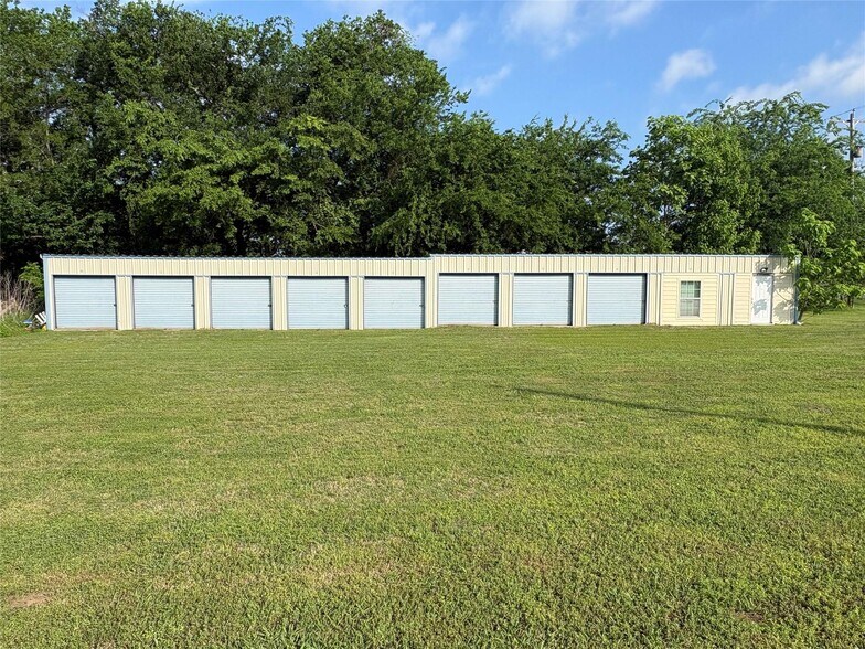373 Industrial Blvd, Point, TX à vendre - Photo de l’immeuble – Image 2 sur 12