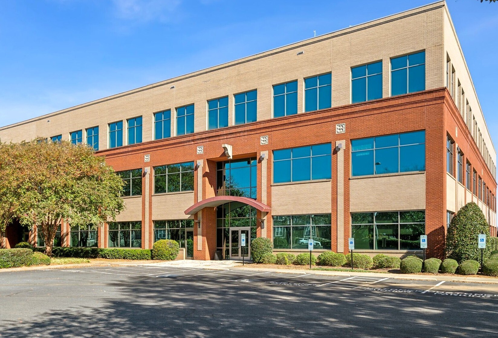 1720 Galleria Blvd, Charlotte, NC à louer Photo principale– Image 1 sur 6