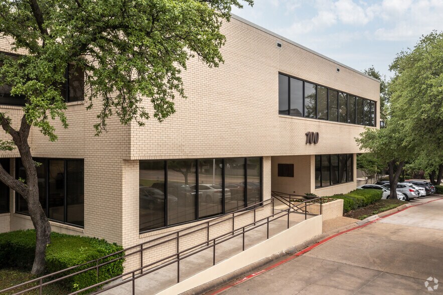 100 Decker Ct, Irving, TX à louer - Photo de l’immeuble – Image 3 sur 6