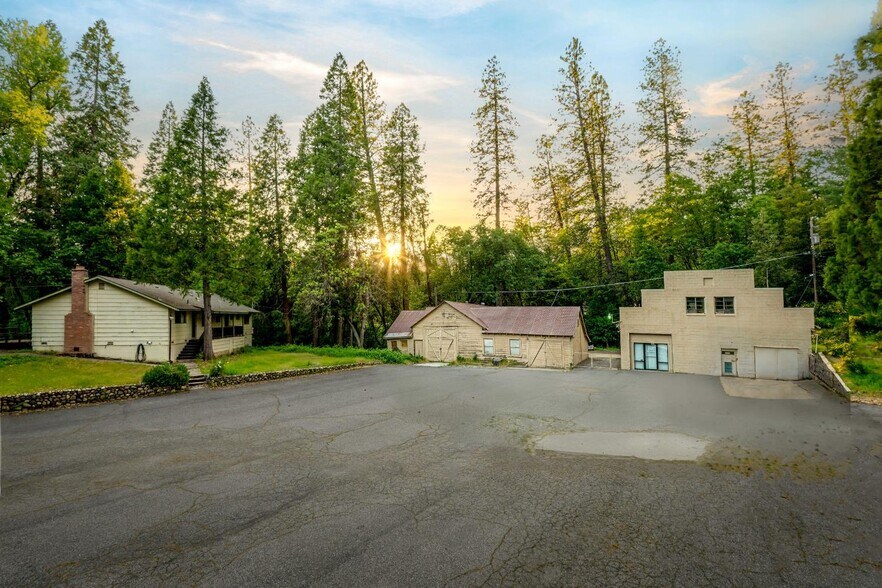 531 Uren St, Nevada City, CA à vendre - Photo de l’immeuble – Image 2 sur 18