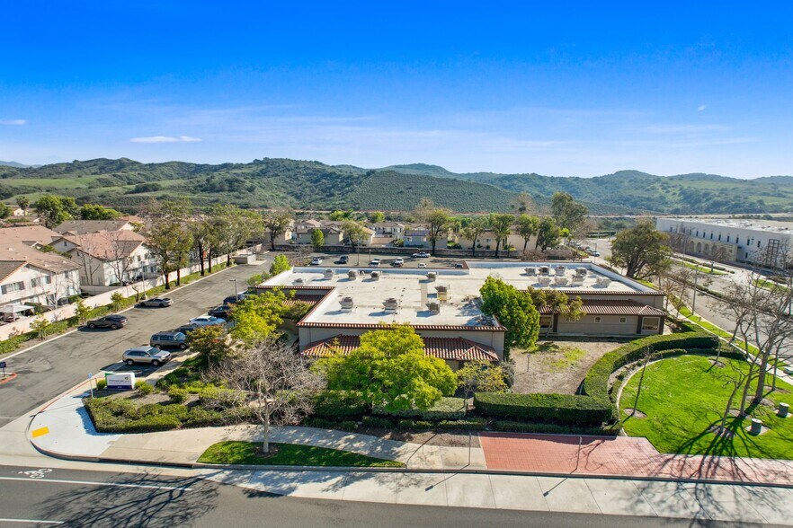 29472 Avenida de las Banderas, Rancho Santa Margarita, CA à louer - Photo de l’immeuble – Image 3 sur 9