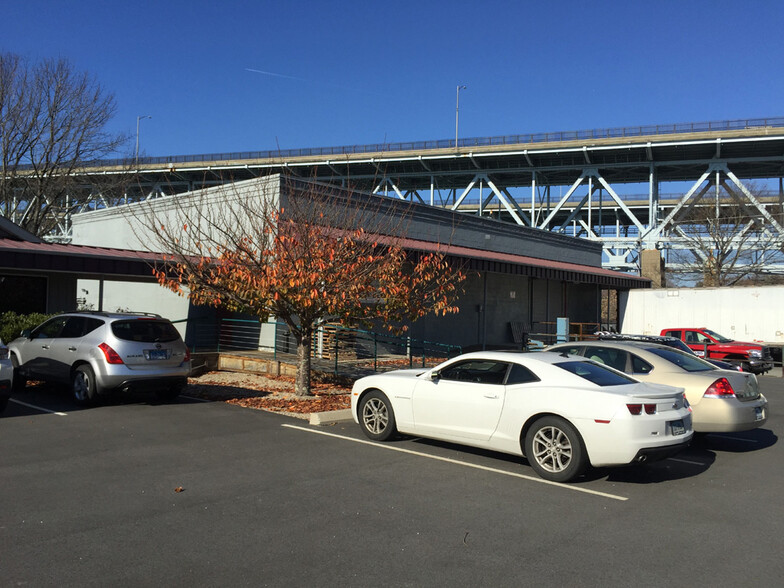 70 Bridge St, Groton, CT à louer - Photo de l’immeuble – Image 3 sur 17