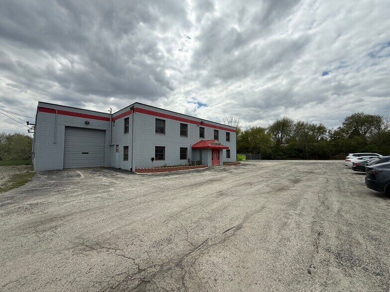 3925 E American Ave, Oak Creek, WI à vendre - Photo de l’immeuble – Image 3 sur 9