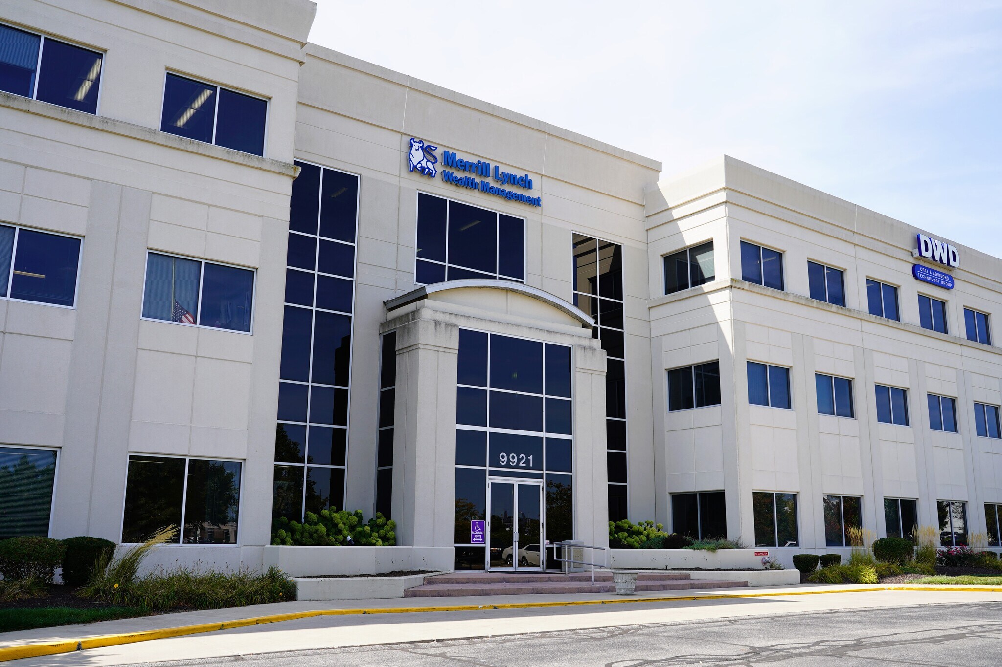 9921 Dupont Circle Dr, Fort Wayne, IN à louer Photo principale– Image 1 sur 7