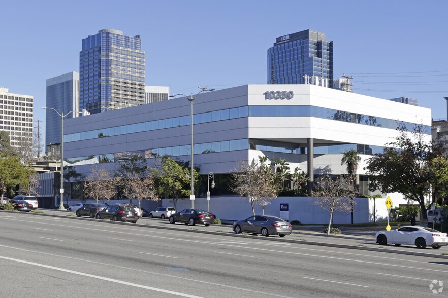 10350 Santa Monica Blvd, Los Angeles, CA à louer - Photo de l’immeuble – Image 1 sur 21