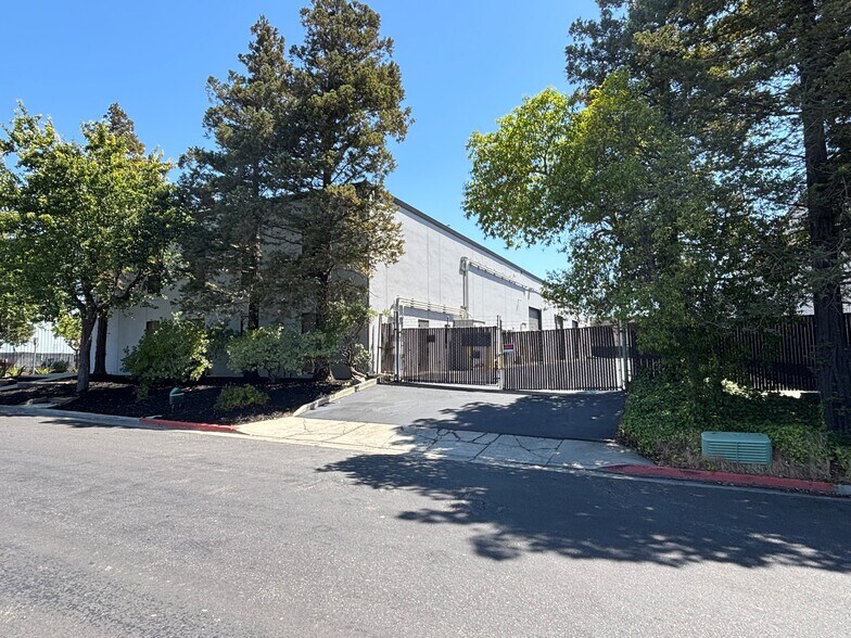 2500 Annalisa Dr, Concord, CA à vendre - Photo de l’immeuble – Image 3 sur 8