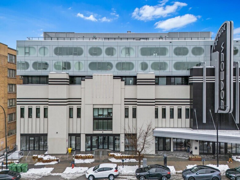 5229 Boul Décarie, Montréal, QC à vendre - Photo principale – Image 1 sur 4