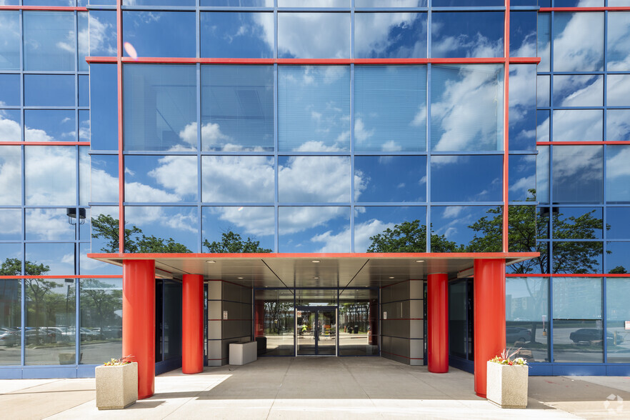 2200-2206 Eglinton Ave E, Toronto, ON à louer - Photo de l’immeuble – Image 3 sur 6