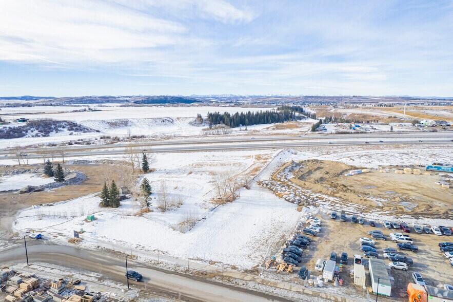 SE Macleod Trail And 210 Av, Calgary, AB à louer - Photo principale – Image 1 sur 2