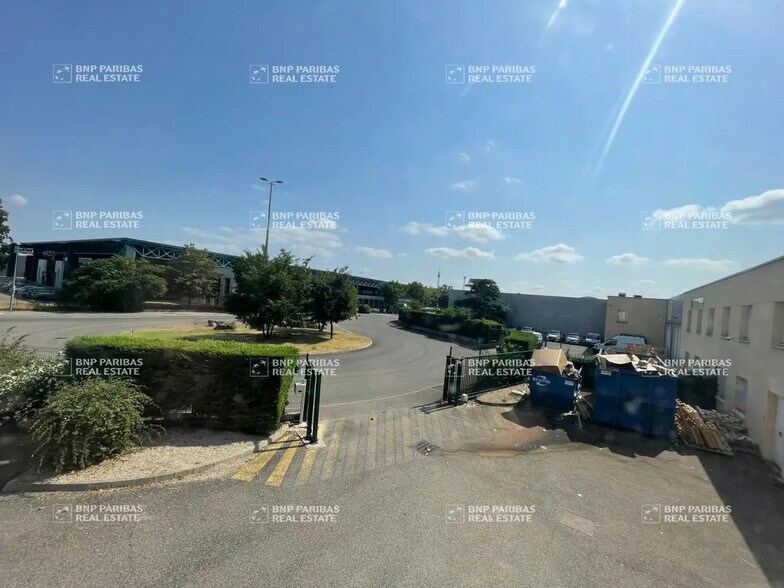 14 Rue André Sentuc, Vénissieux à louer - Photo de l’immeuble – Image 3 sur 19