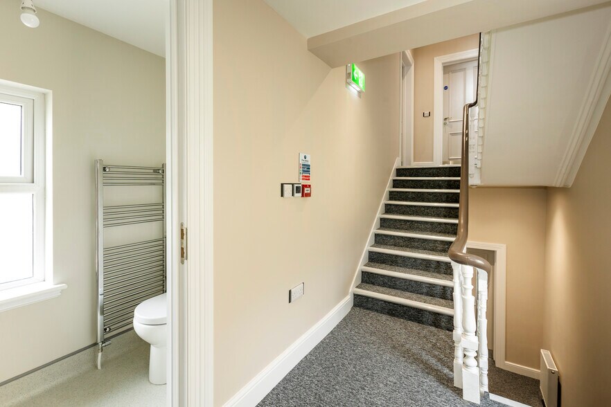 8 Elmwood Av, Belfast à louer - Photo de l’immeuble – Image 3 sur 10