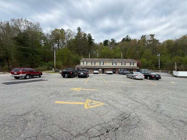79 Reservoir St, Holden, MA à louer - Photo de l’immeuble – Image 3 sur 19