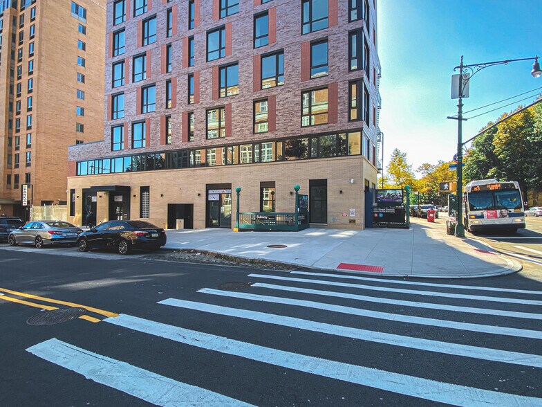 492 St. Nicholas Ave, New York, NY à louer - Photo de l’immeuble – Image 3 sur 4