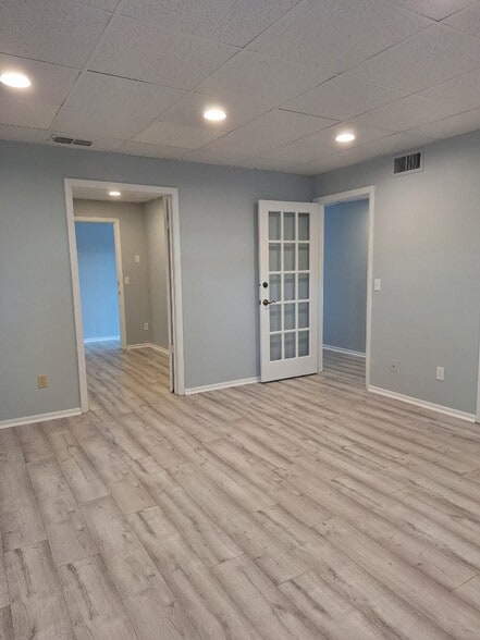 100 Larchwood Dr, Largo, FL à louer - Photo intérieure – Image 1 sur 8