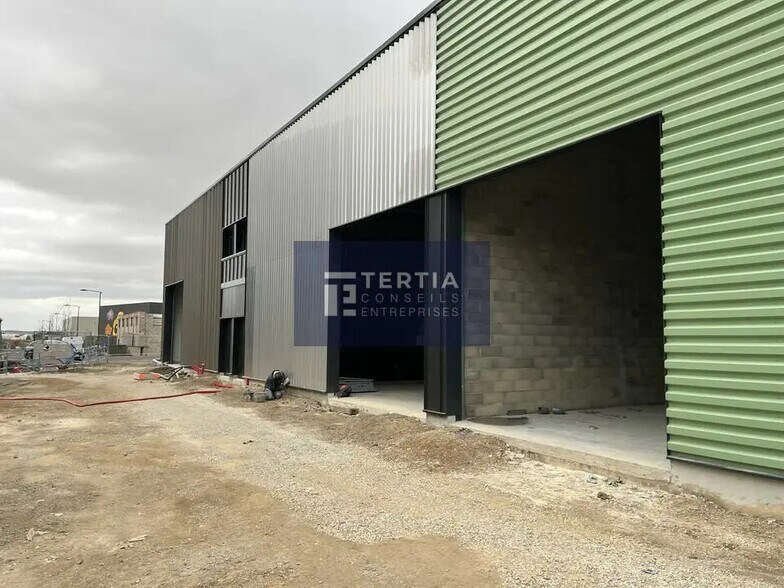 Local d’activités dans Bessan à louer - Photo de l’immeuble – Image 3 sur 13