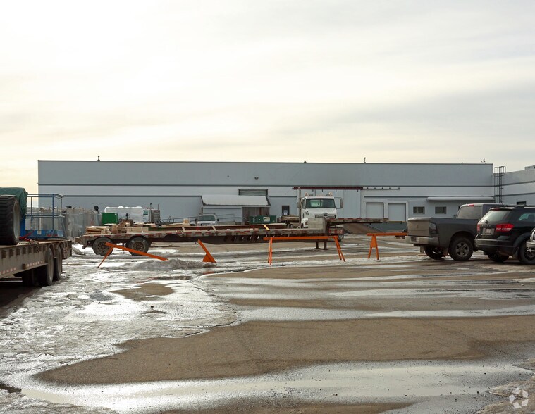 14345 123rd Ave NW, Edmonton, AB à louer - Photo de l’immeuble – Image 3 sur 20