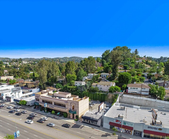 21506 Ventura Blvd, Woodland Hills, CA à louer - Photo de l’immeuble – Image 2 sur 9