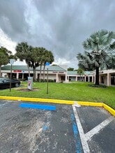 7101-7225 W Oakland Park Blvd, Lauderhill, FL à louer Photo intérieure– Image 1 sur 5