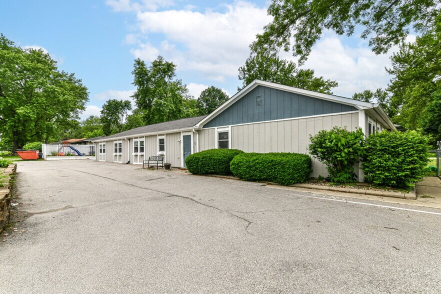 922 S High School Rd, Indianapolis, IN à vendre - Photo de l’immeuble – Image 1 sur 9