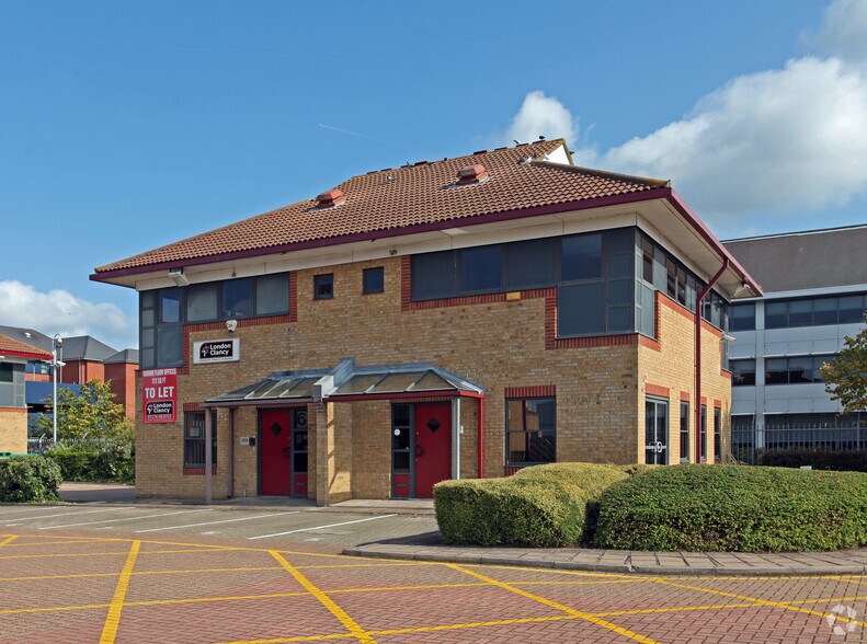 Tuscam Way, Camberley à louer - Photo de l’immeuble – Image 2 sur 9