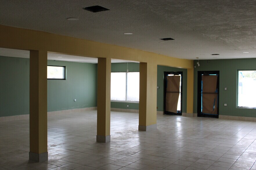 2180 Hercules Ave, Clearwater, FL à louer - Photo intérieure – Image 3 sur 13