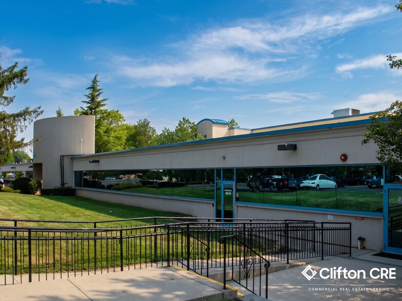570 South Ave E, Cranford, NJ à louer - Photo de l’immeuble – Image 3 sur 9