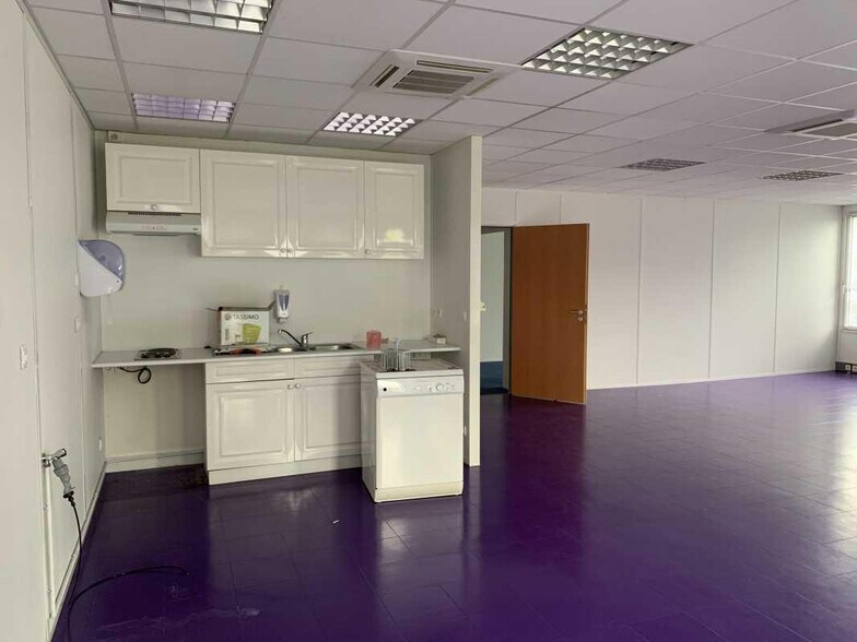 Bureau dans Bordeaux à louer - Photo de l’immeuble – Image 2 sur 10