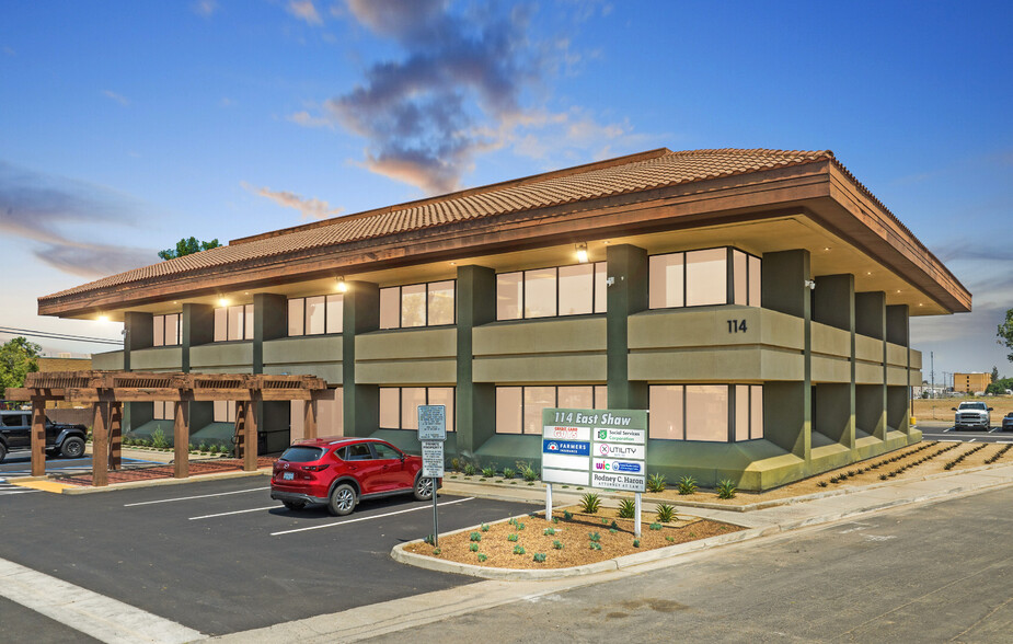 114 E Shaw Ave, Fresno, CA à louer - Photo de l’immeuble – Image 1 sur 1
