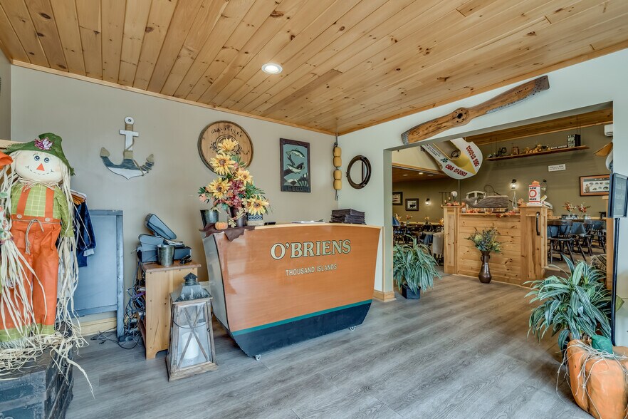 226 Webb St, Clayton, NY à vendre - Photo intérieure – Image 3 sur 28