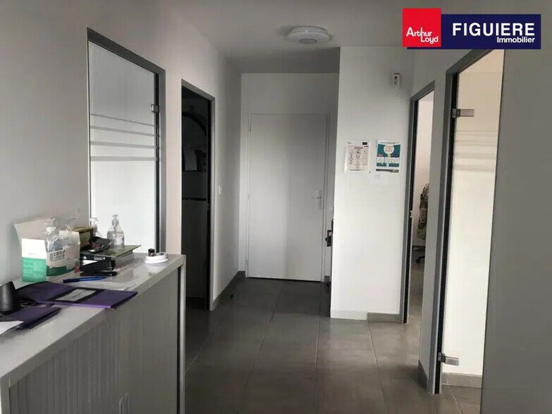 Bureau dans Salon-de-Provence à louer - Photo de l’immeuble – Image 2 sur 12