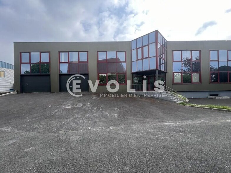 Local d’activités dans Créteil à louer - Photo de l’immeuble – Image 3 sur 19