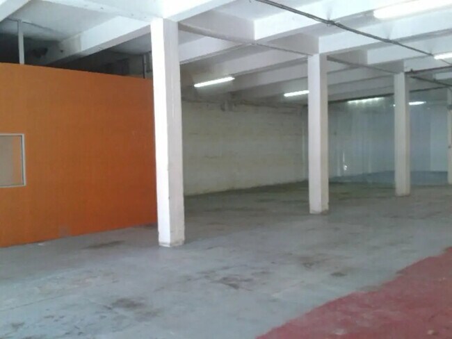 Plus de détails pour Local d'activités à louer