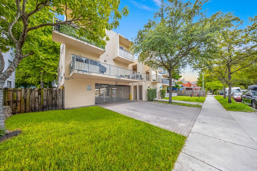 1553 SW 2nd St, Miami, FL à vendre - Photo de l’immeuble – Image 2 sur 25