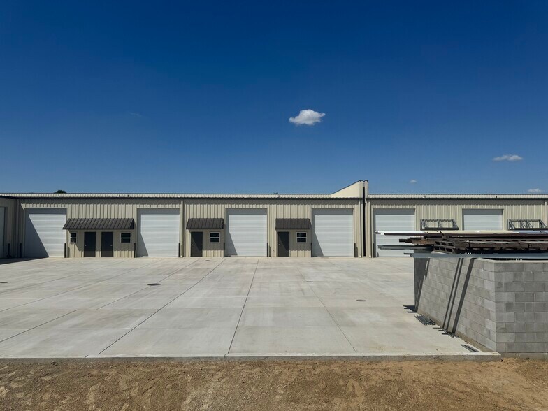 1015 Premier Dr, Ceres, CA à louer - Photo de l’immeuble – Image 2 sur 11