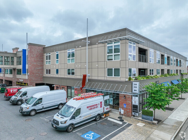 350 Pleasant St, Watertown, MA à louer - Photo principale – Image 1 sur 12